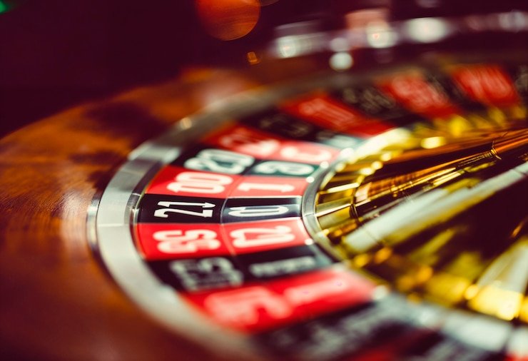 Kategori permainan di perpustakaan dengan slot, live dealer, sportsbook, dan esports yang ditampilkan berdampingan